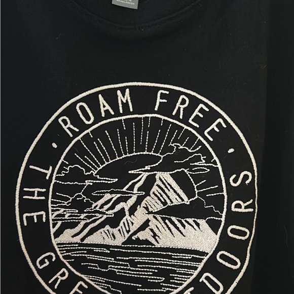Mountain embroidered crew neck - Picture 3 of 3